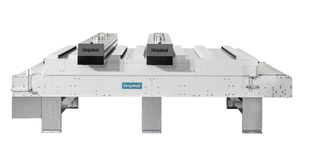 2023_UV-Trockner ARC zwei Module
Walzenauftragmaschine für Lack